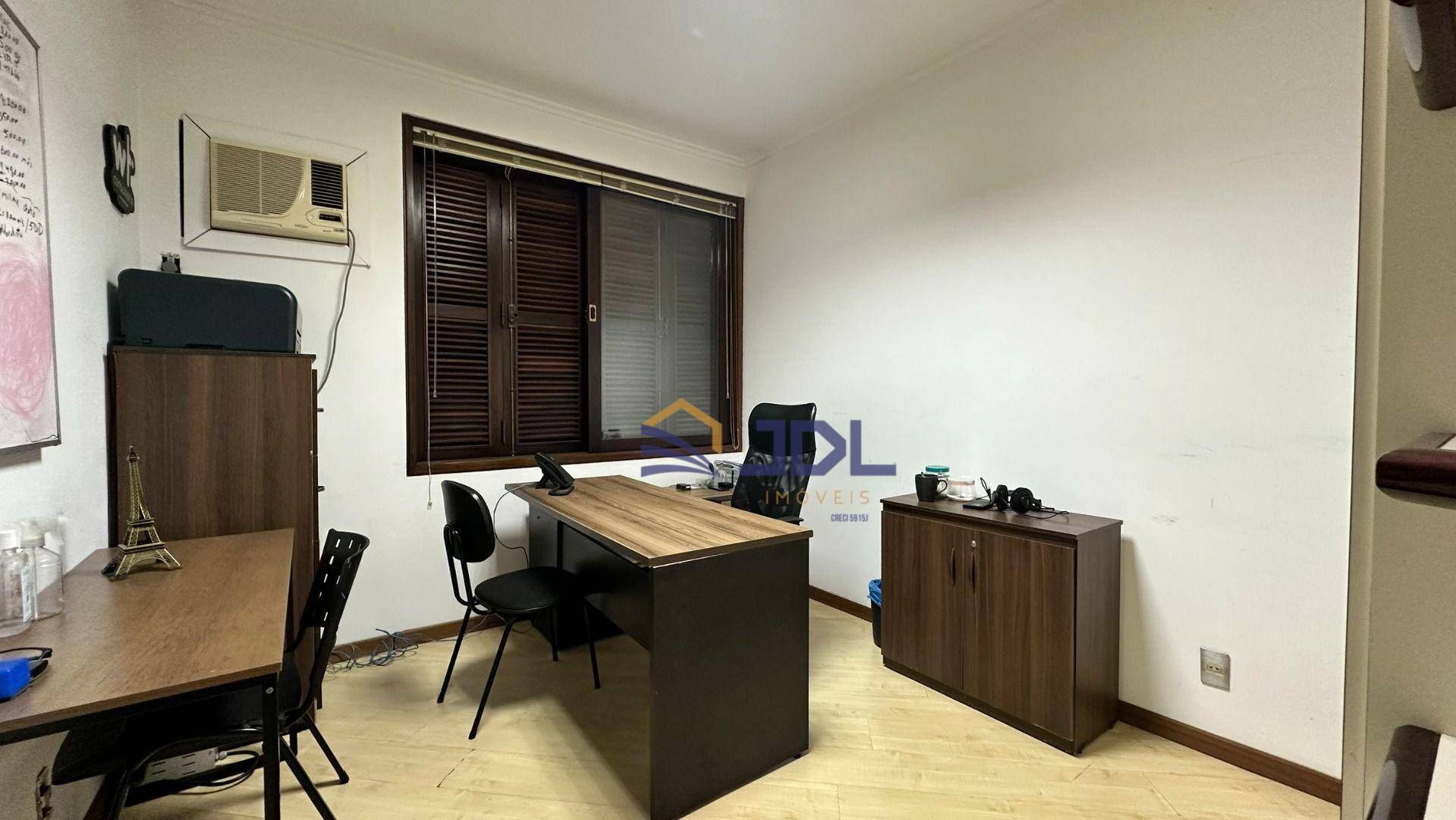 Casa à venda com 3 quartos, 350m² - Foto 4