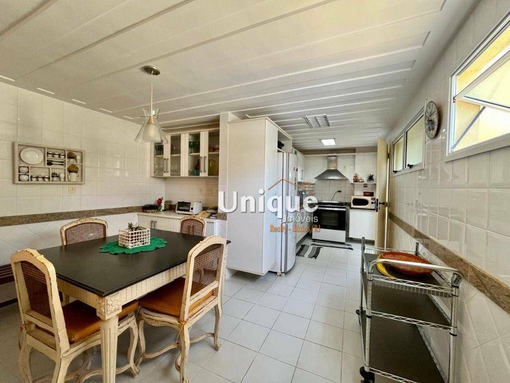 Casa de Condomínio à venda com 4 quartos, 250m² - Foto 16