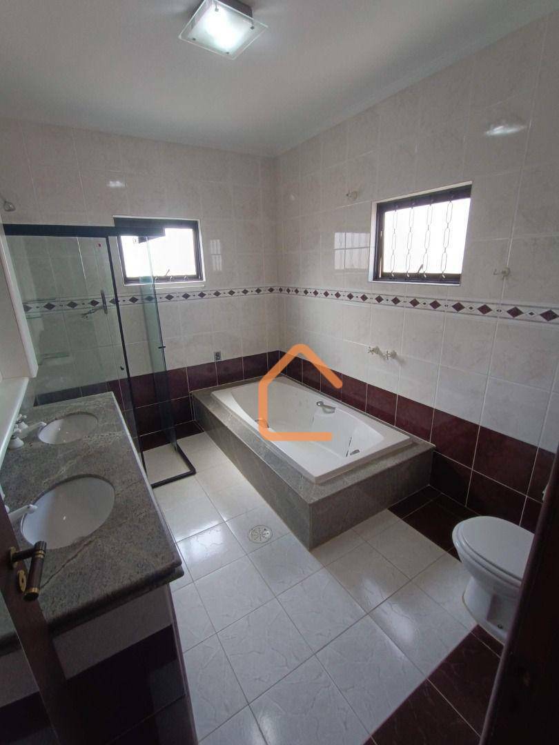 Casa para alugar com 4 quartos, 378m² - Foto 23