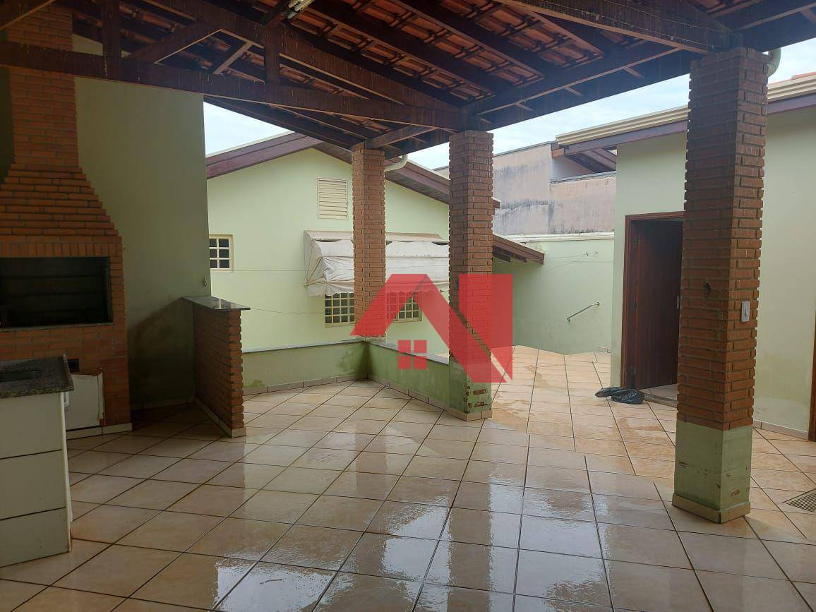 Casa para alugar com 5 quartos, 220m² - Foto 1