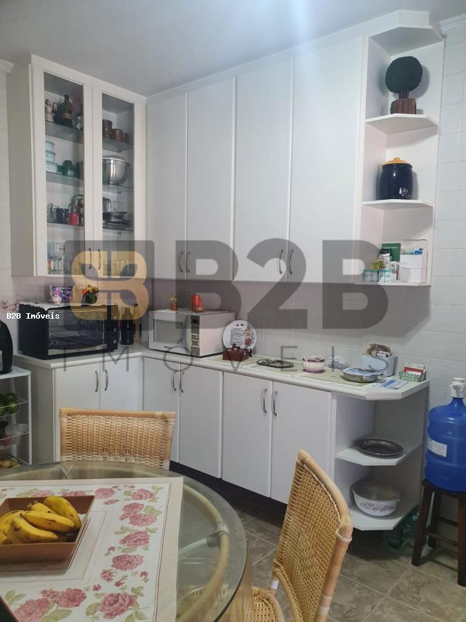 Casa à venda com 3 quartos, 181m² - Foto 4