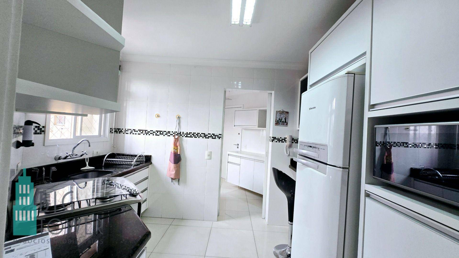 Apartamento para alugar com 2 quartos, 101m² - Foto 8