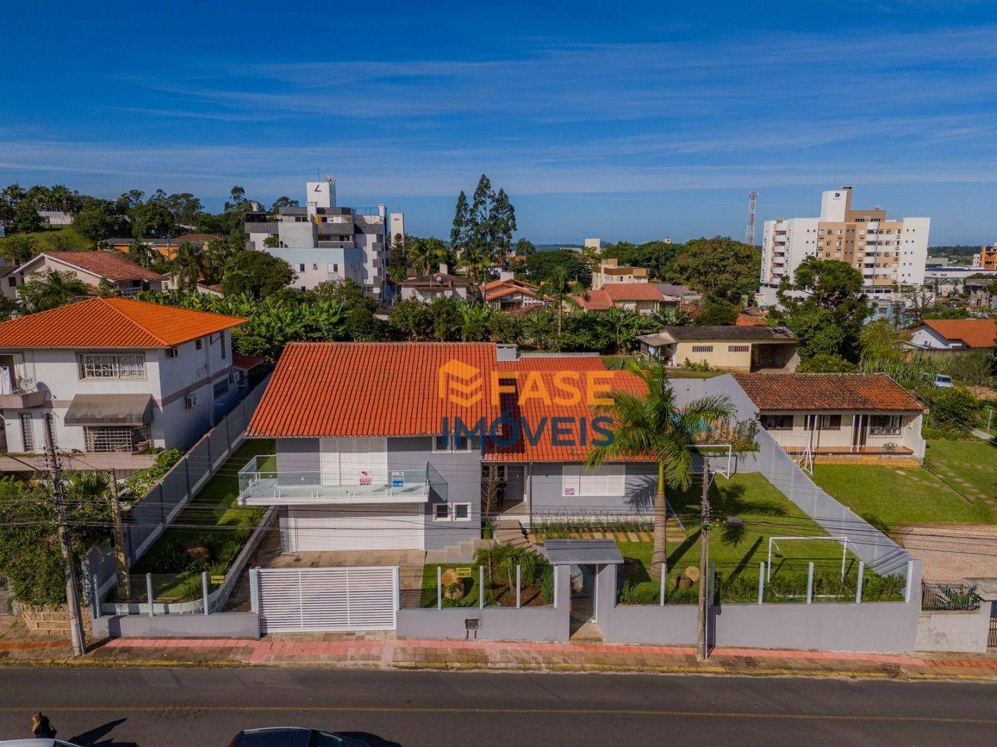 Casa à venda com 4 quartos, 453m² - Foto 3