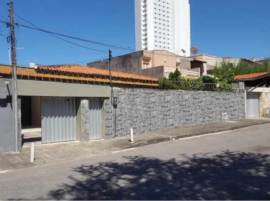 Casa à venda com 3 quartos, 288m² - Foto 1