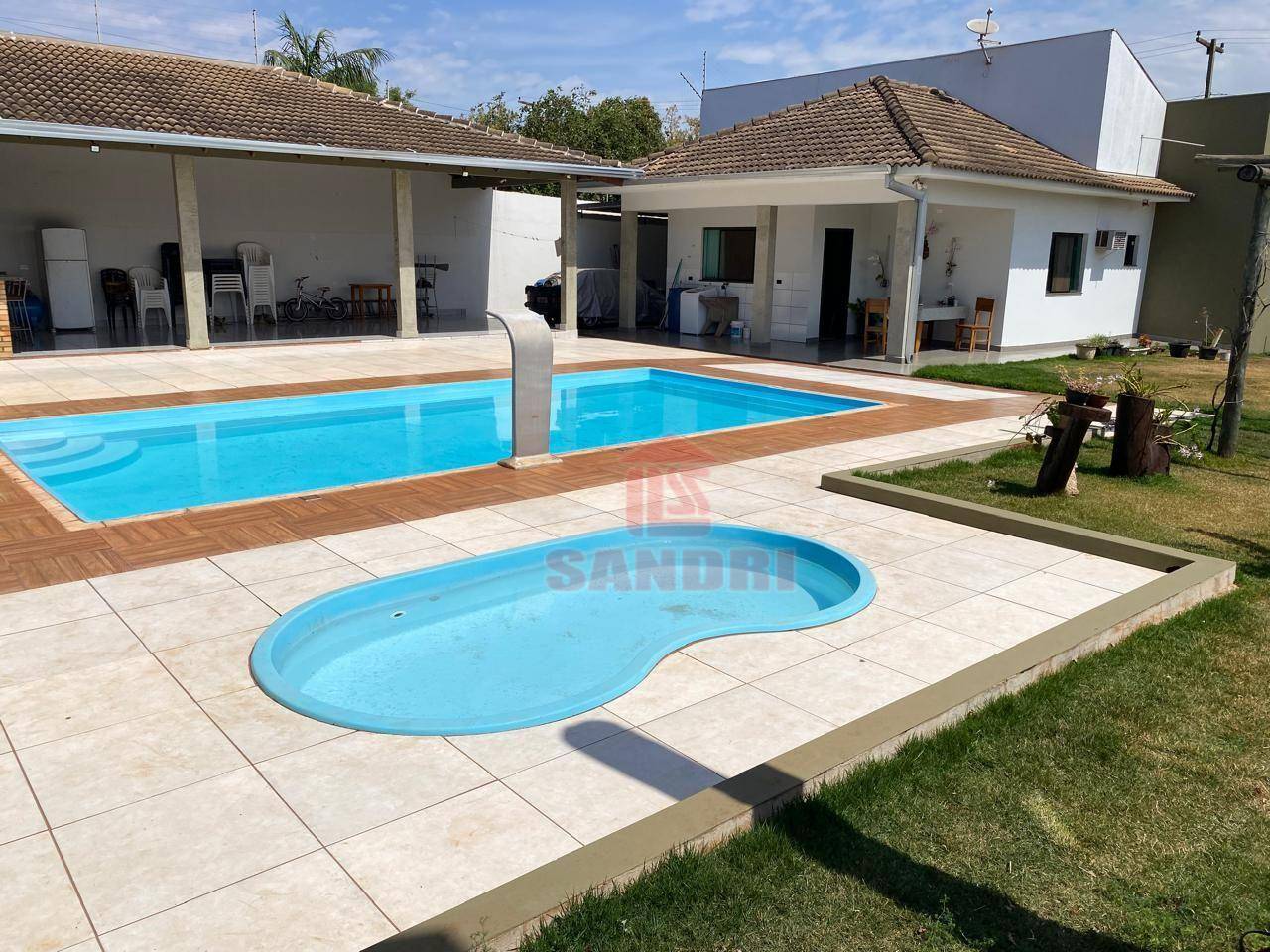 Chácara, 3 quartos, 1184 m² - Foto 1