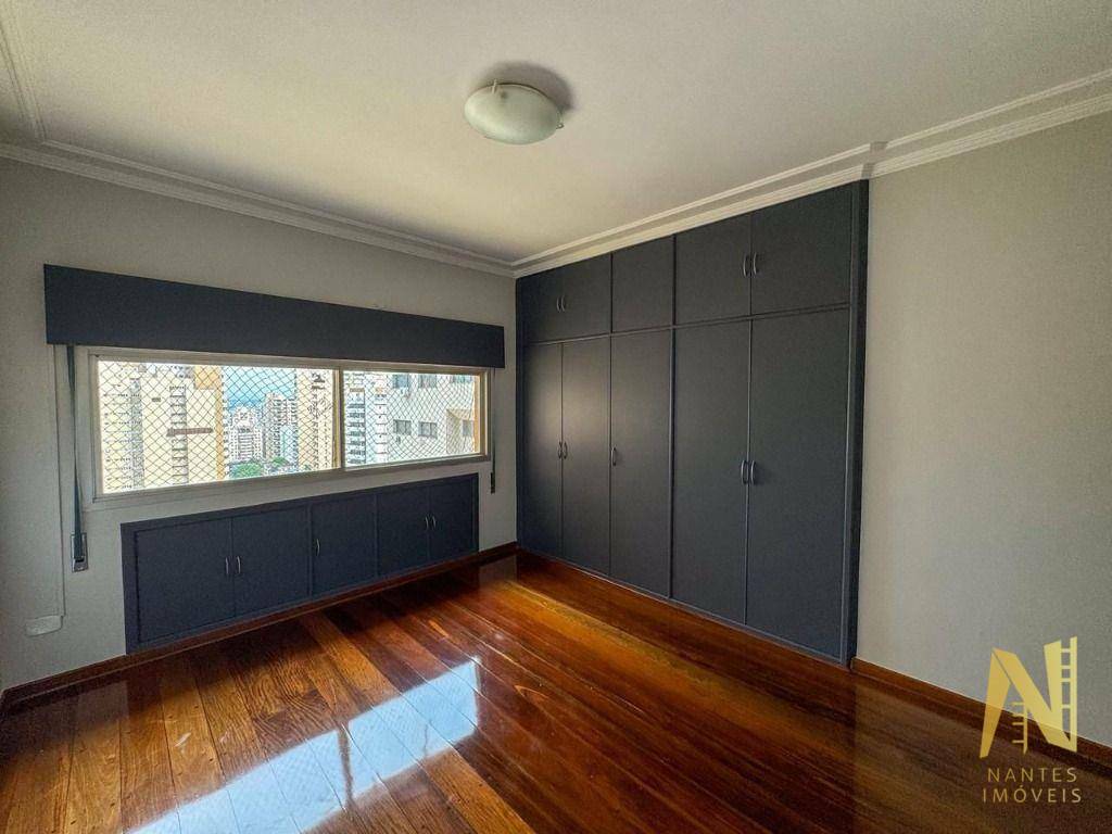 Apartamento à venda com 3 quartos, 298m² - Foto 17