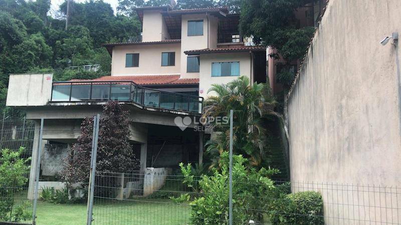 Casa de Condomínio à venda com 4 quartos, 234m² - Foto 1