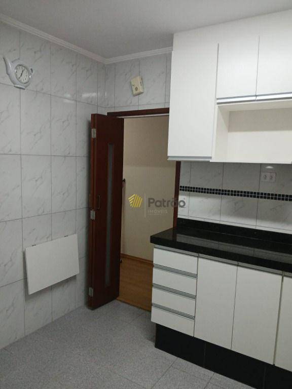 Apartamento para alugar com 3 quartos, 85m² - Foto 13