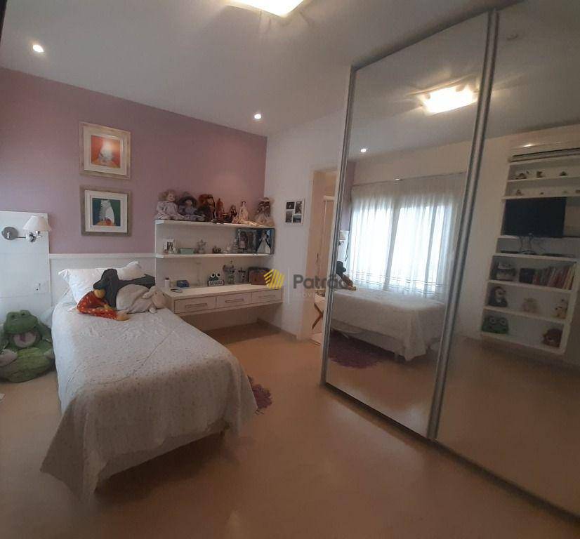 Casa de Condomínio à venda com 4 quartos, 600m² - Foto 26