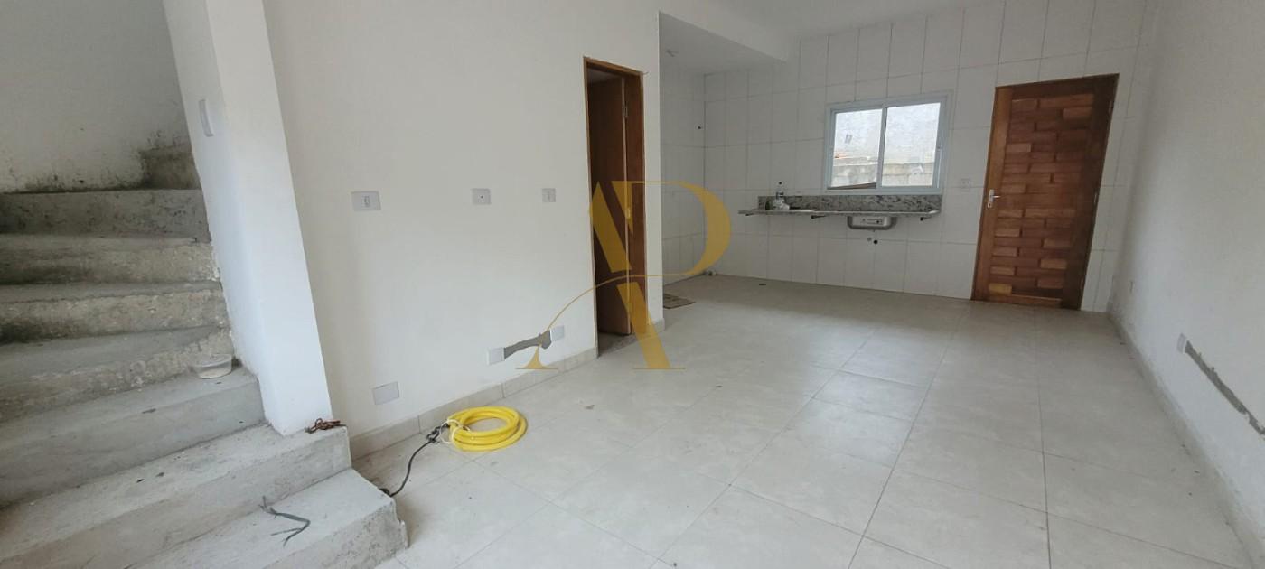 Casa à venda com 2 quartos, 64m² - Foto 1