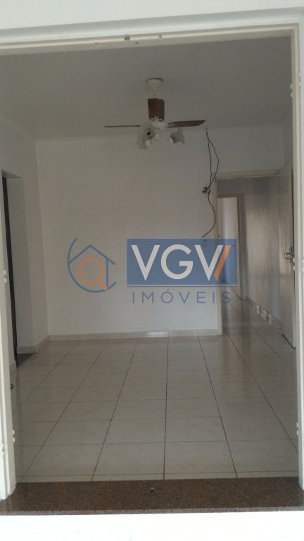 Casa à venda com 4 quartos, 220m² - Foto 3