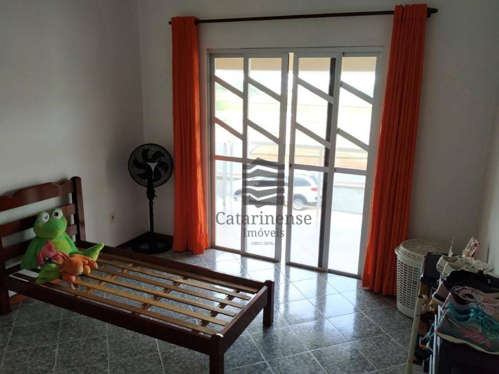 Casa à venda com 4 quartos, 220m² - Foto 18