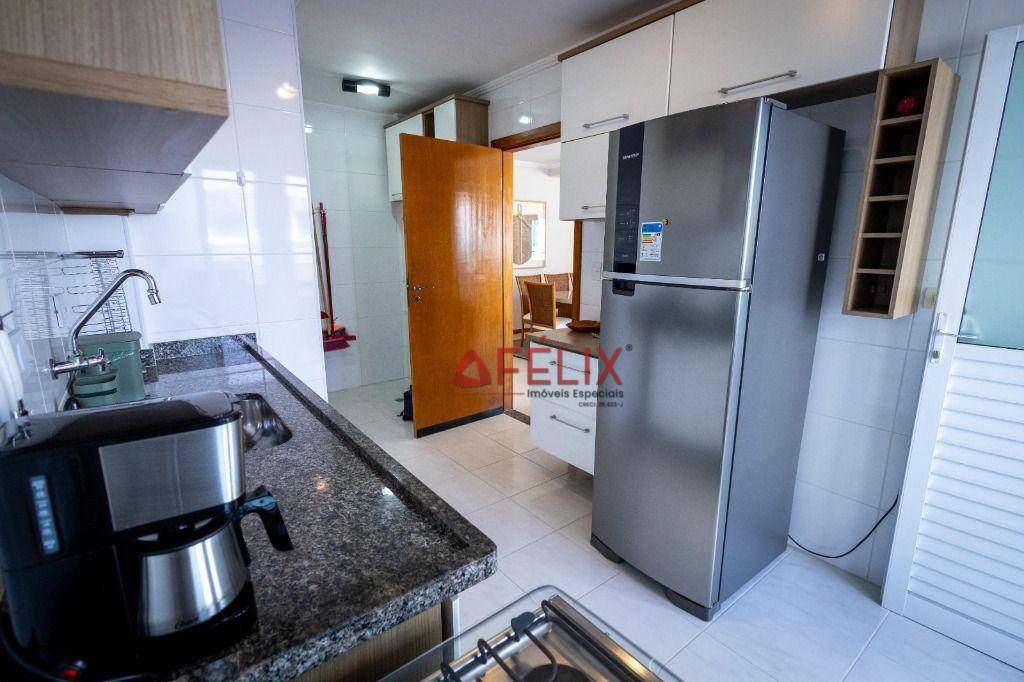 Apartamento à venda com 4 quartos, 222m² - Foto 17