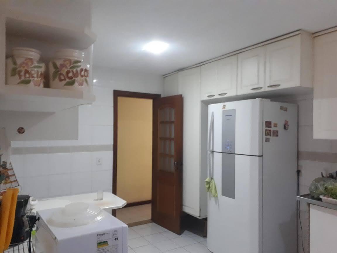 Apartamento à venda com 3 quartos, 190m² - Foto 4