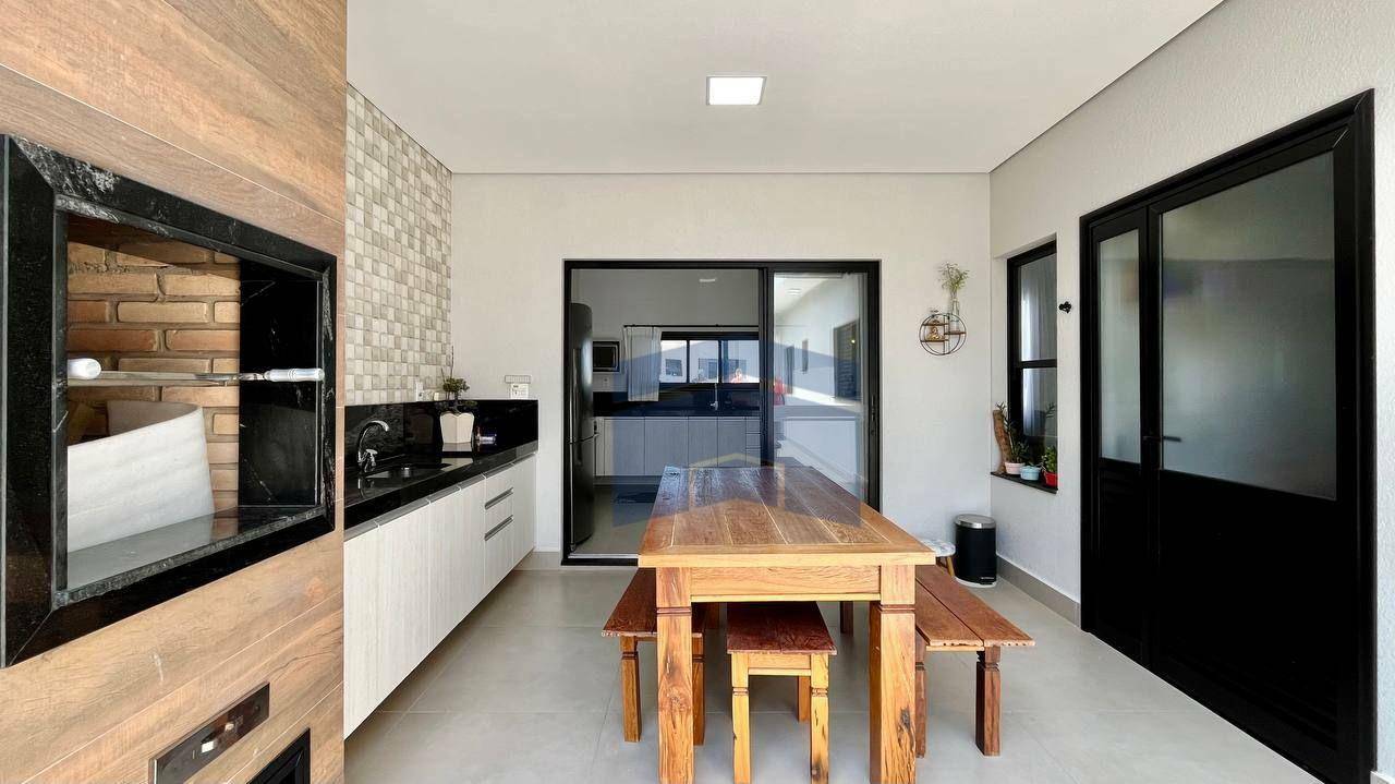 Casa de Condomínio à venda com 3 quartos, 145m² - Foto 1