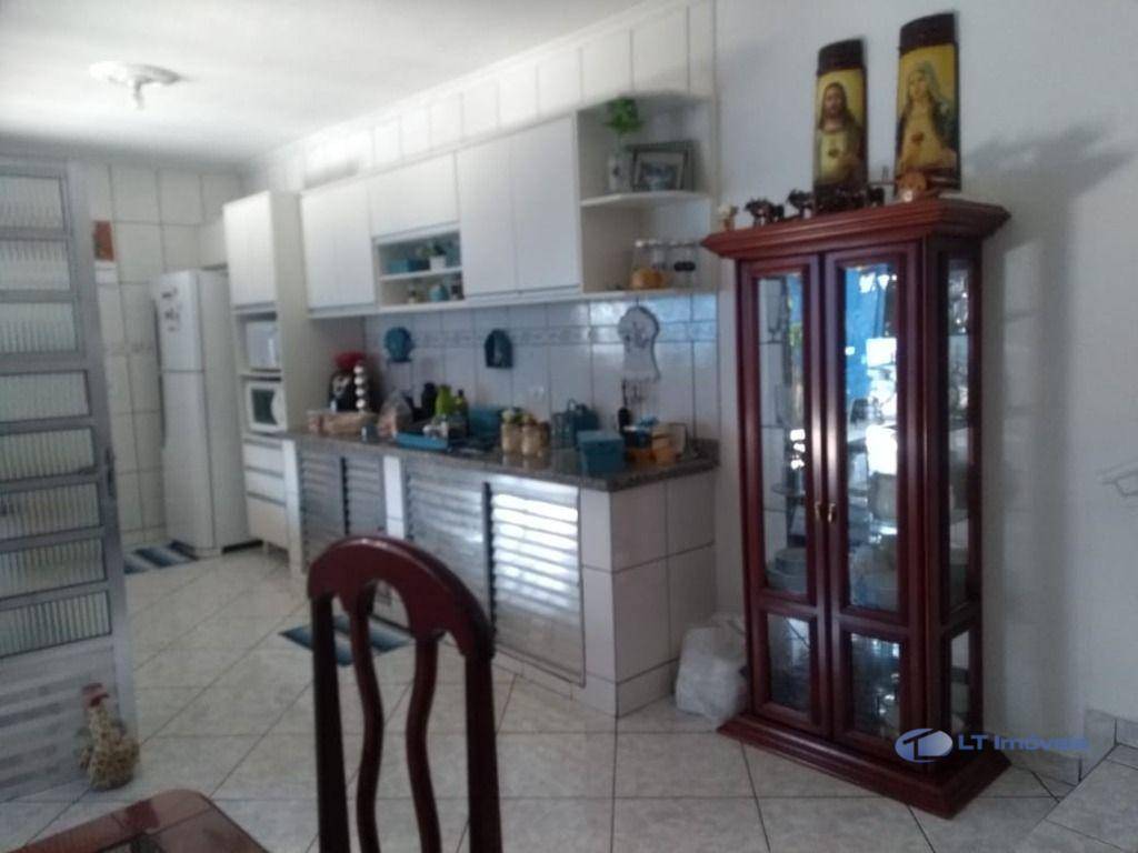 Casa à venda com 3 quartos, 220m² - Foto 12