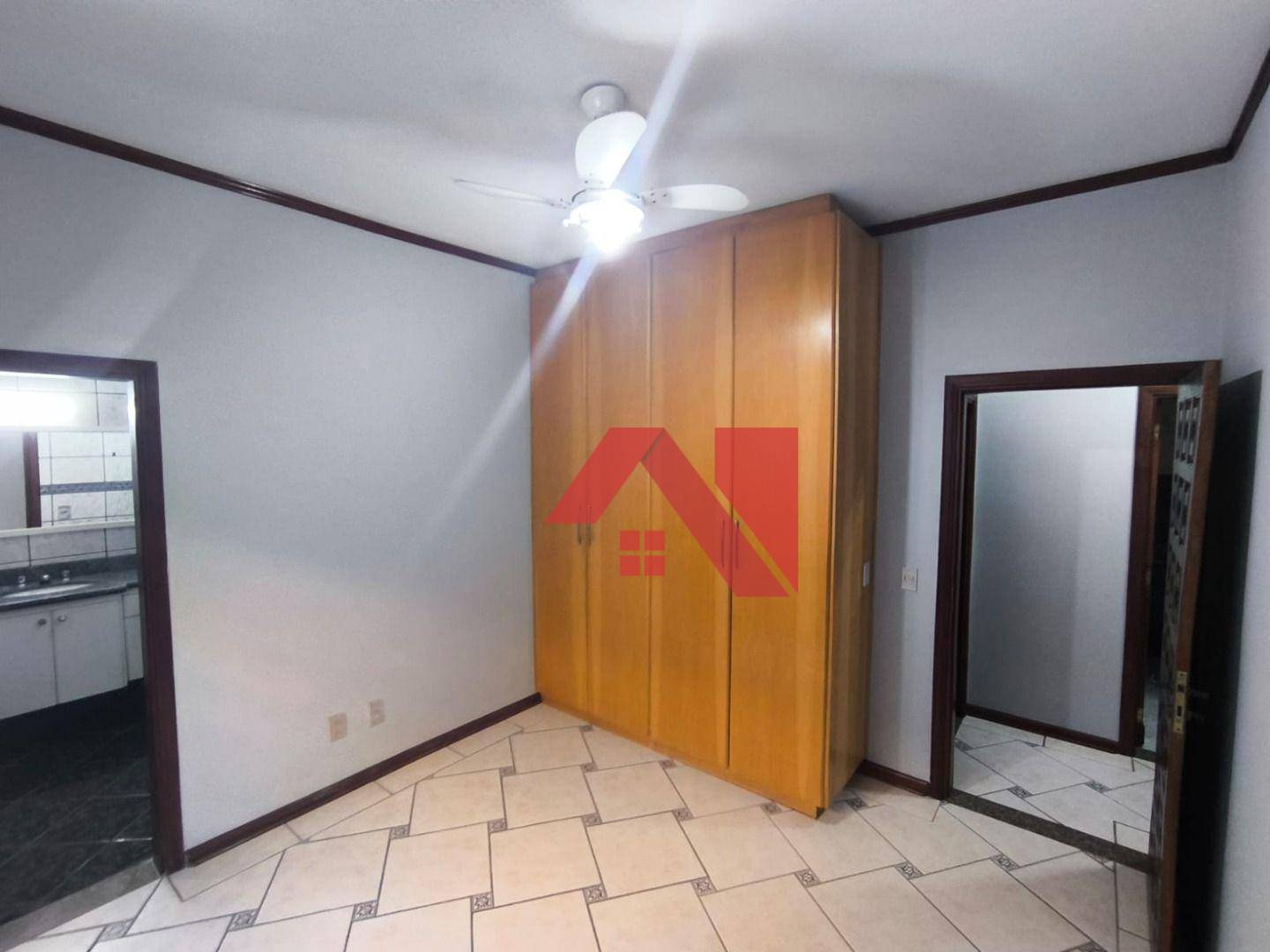Casa à venda com 3 quartos, 218m² - Foto 13