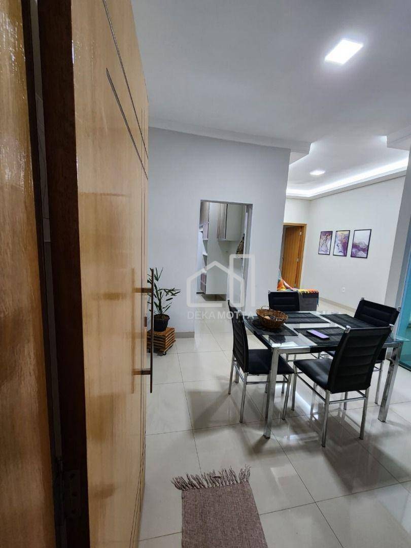 Casa à venda com 2 quartos, 70m² - Foto 2