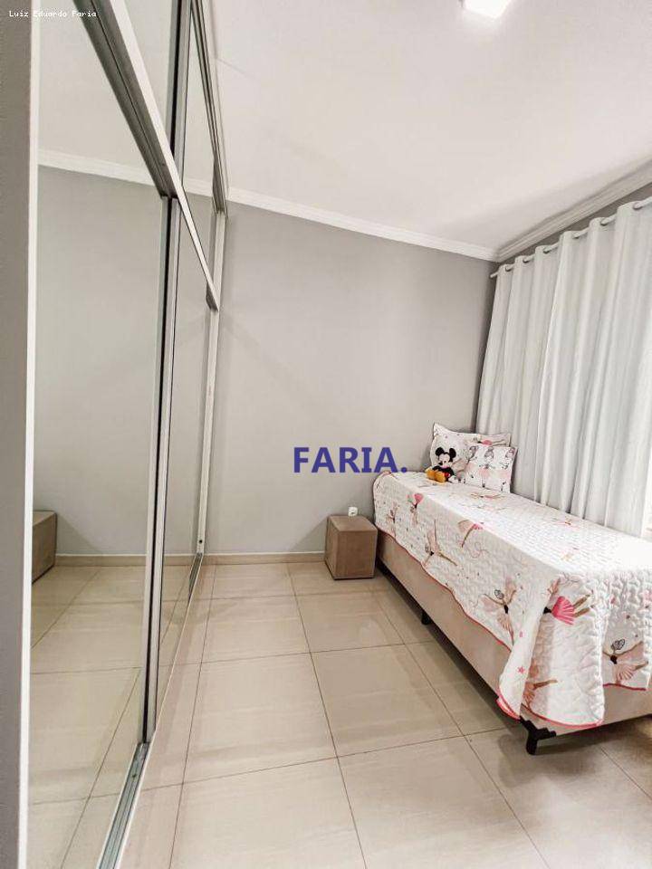 Casa à venda com 3 quartos, 260m² - Foto 9