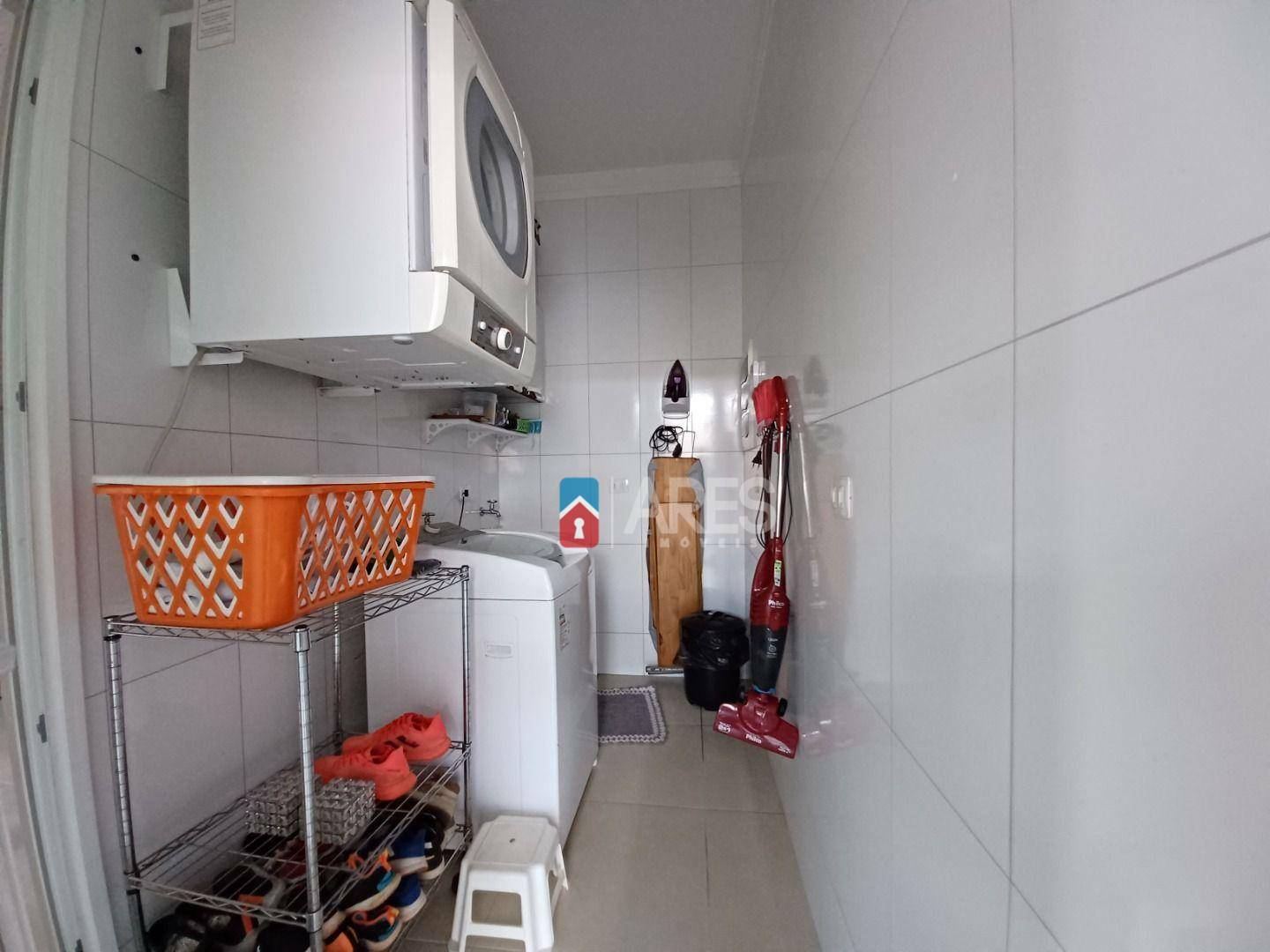 Casa à venda com 3 quartos, 278m² - Foto 8