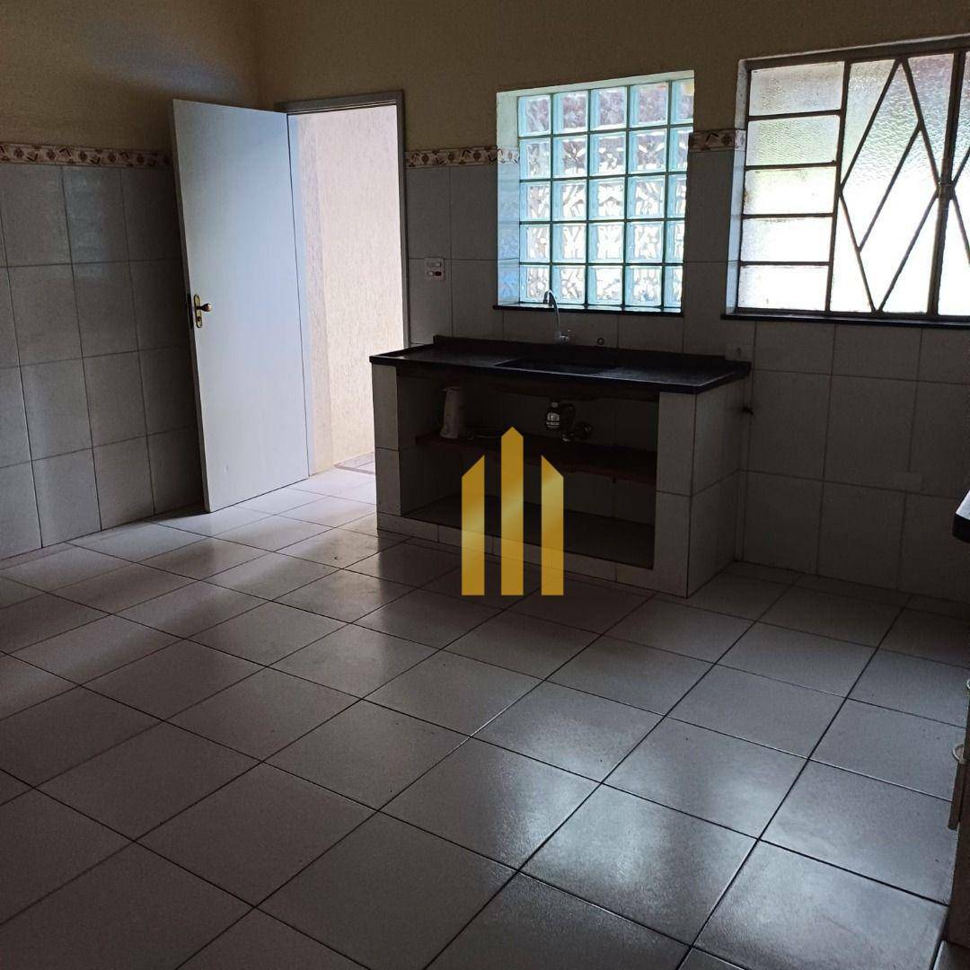 Casa para alugar com 2 quartos, 250m² - Foto 3