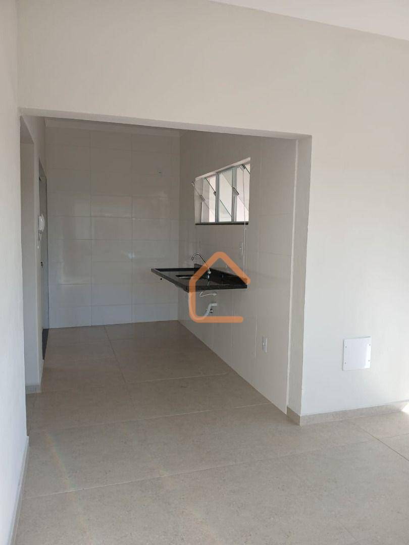 Casa à venda com 3 quartos, 121m² - Foto 2