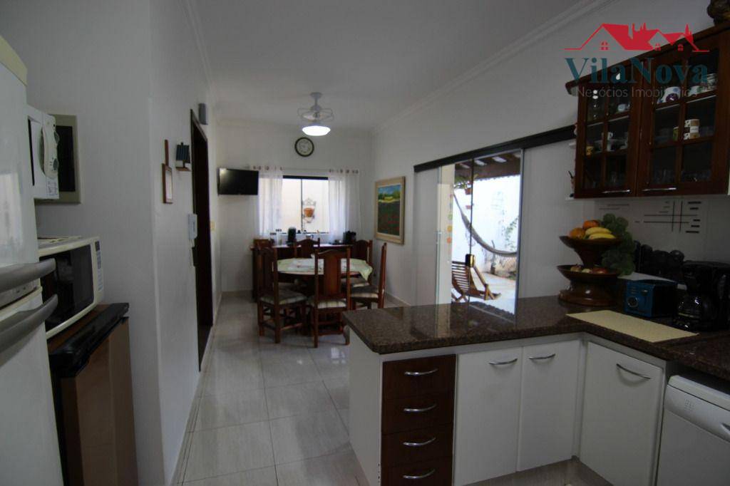 Casa à venda com 4 quartos, 229m² - Foto 9