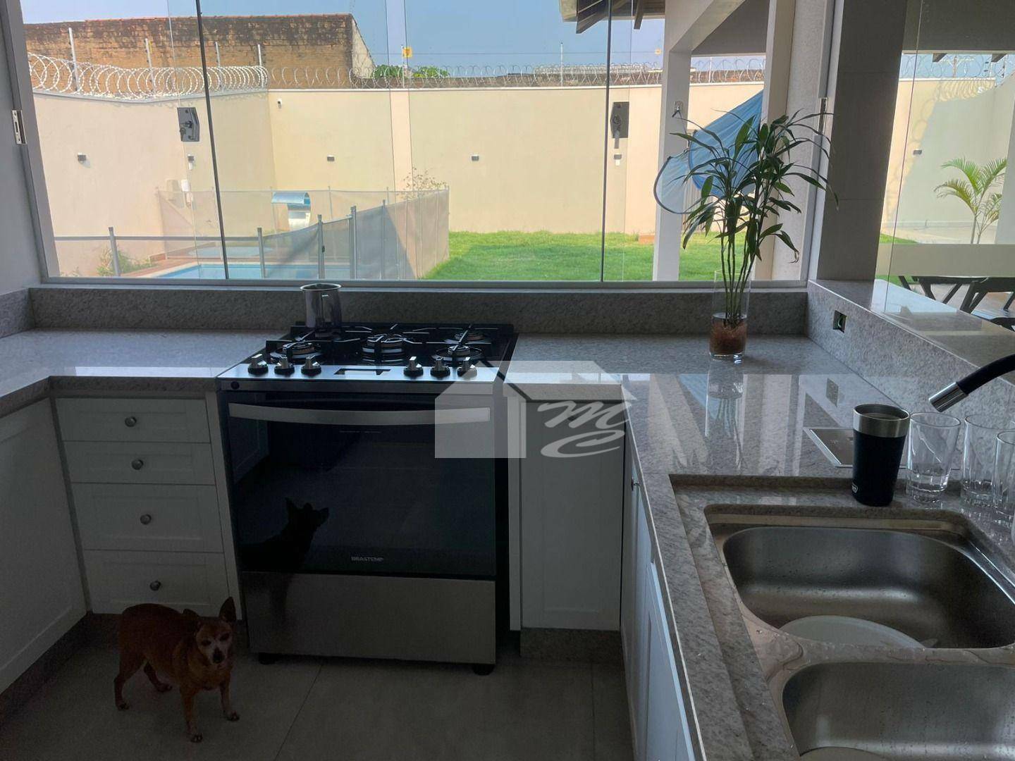 Casa à venda com 4 quartos, 250m² - Foto 35