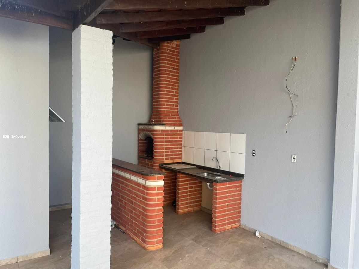 Casa à venda com 2 quartos, 250m² - Foto 2