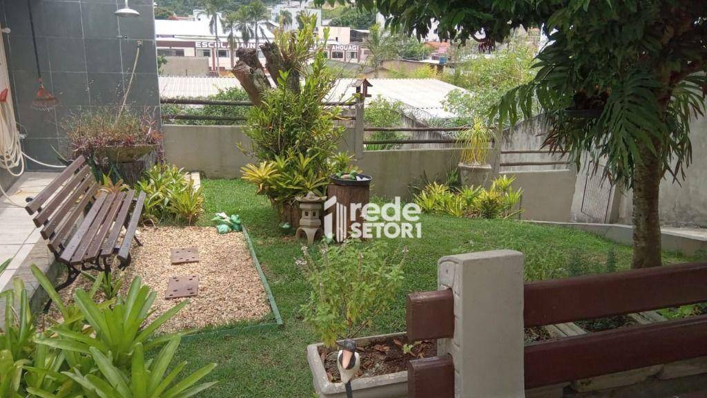 Casa à venda com 5 quartos, 264m² - Foto 11