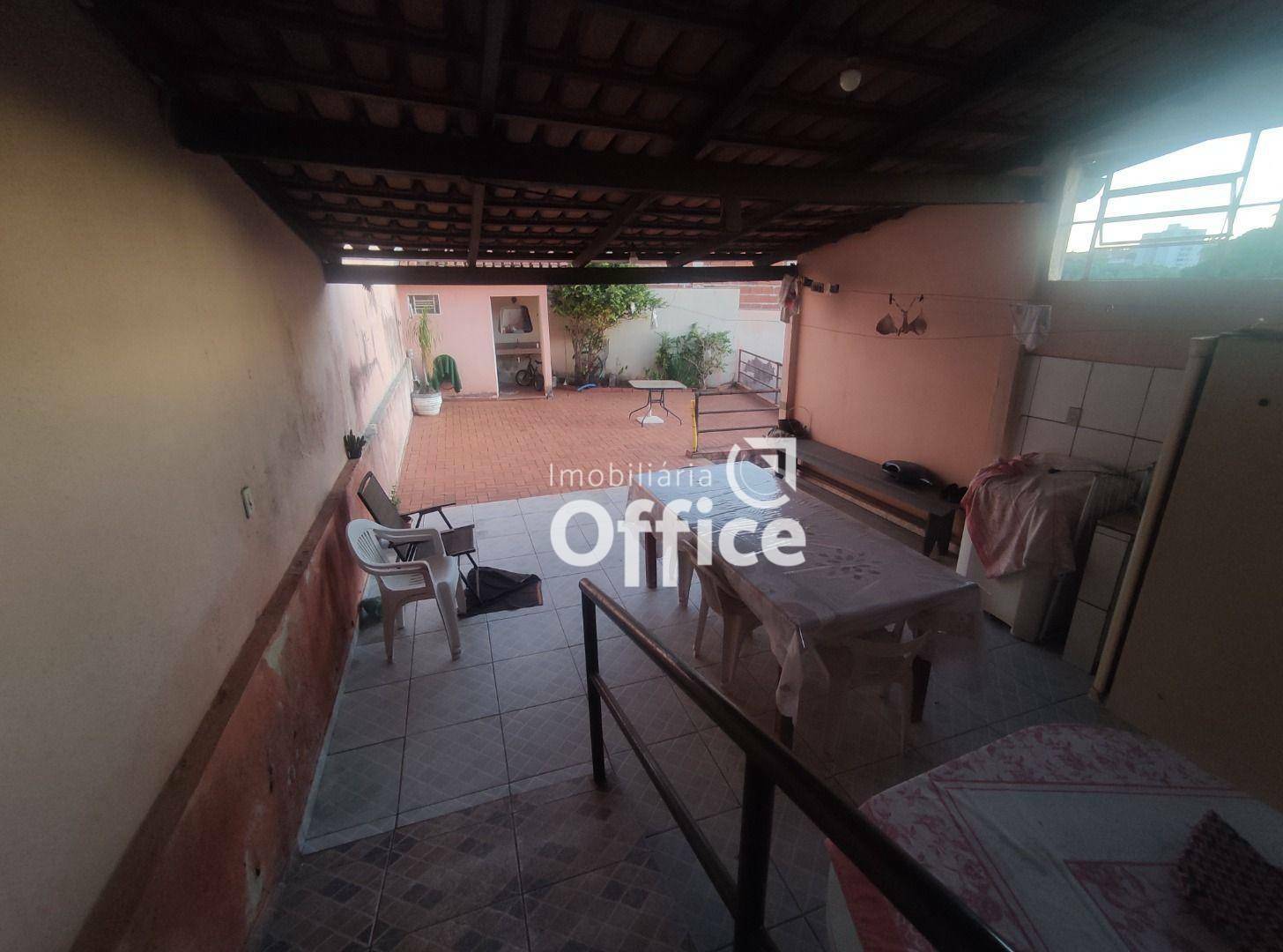 Casa à venda com 4 quartos, 250m² - Foto 13