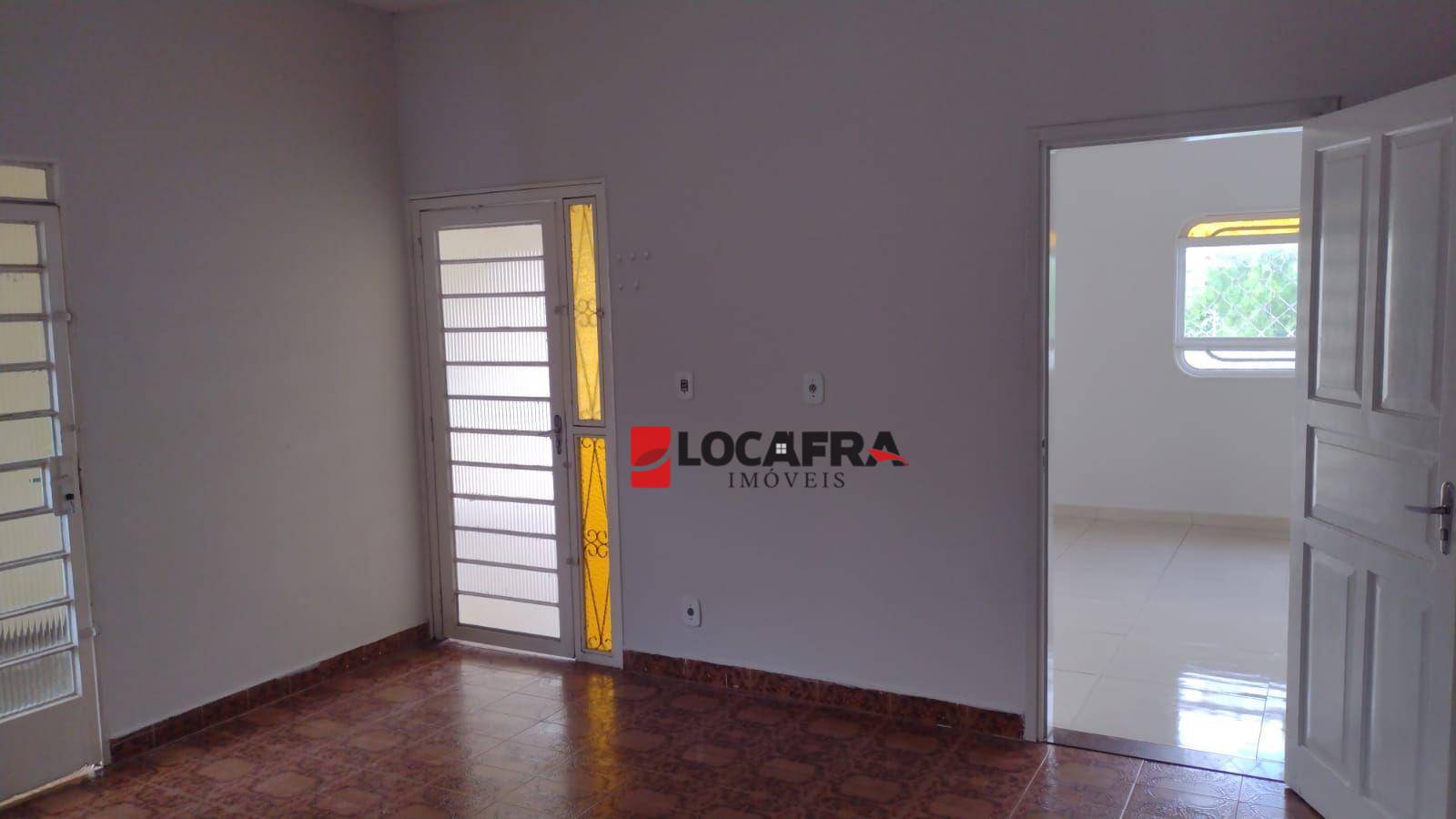 Casa para alugar com 4 quartos, 300m² - Foto 9