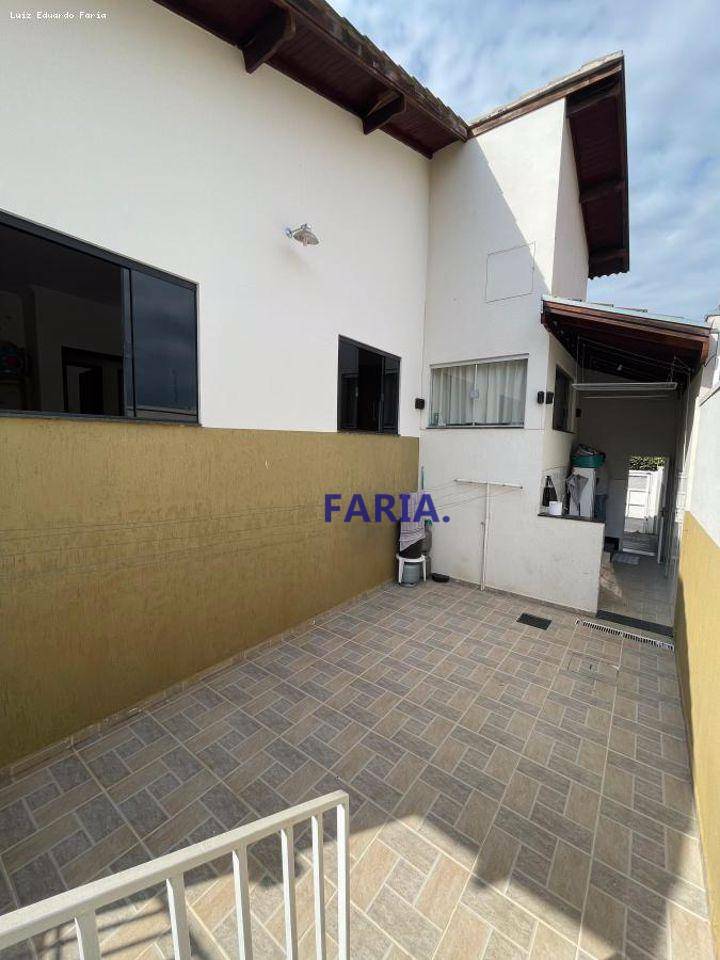 Casa à venda com 3 quartos, 200m² - Foto 18