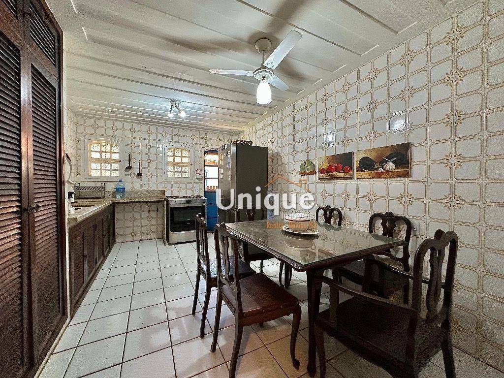 Casa à venda com 5 quartos, 300m² - Foto 15