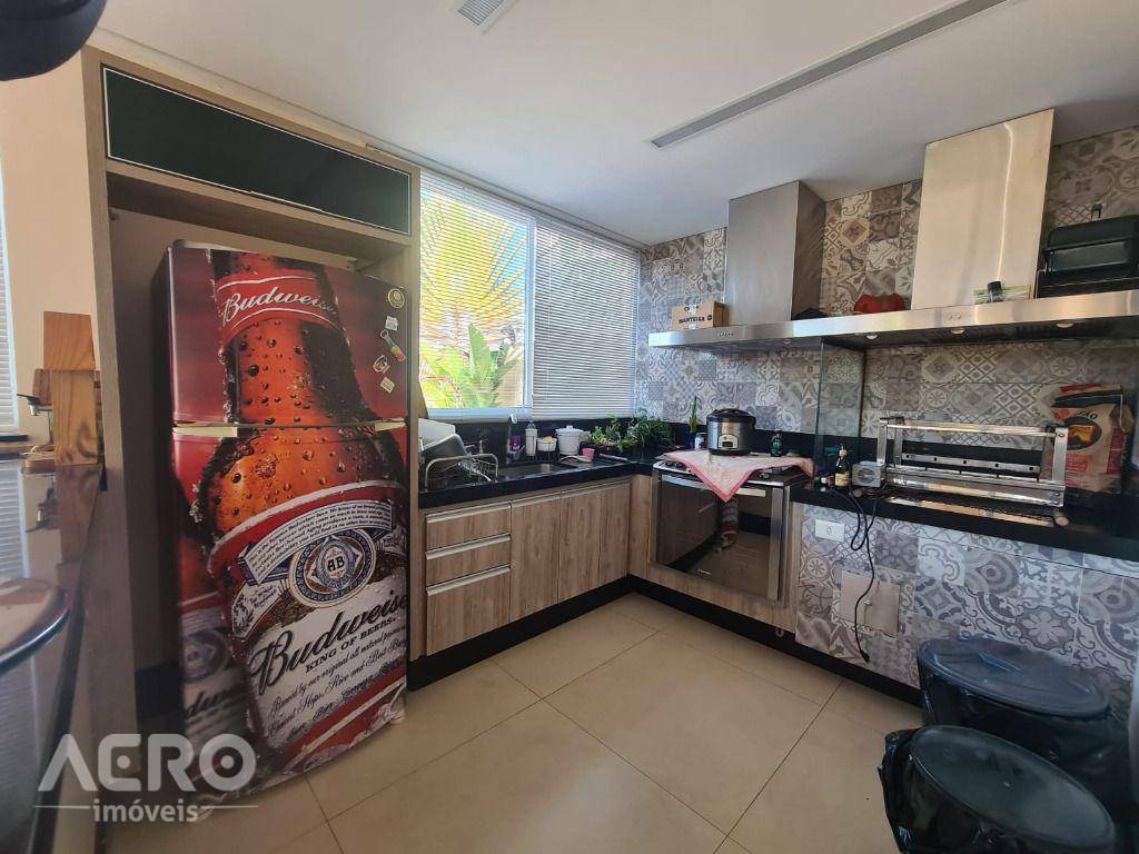 Casa de Condomínio à venda com 4 quartos, 408m² - Foto 24