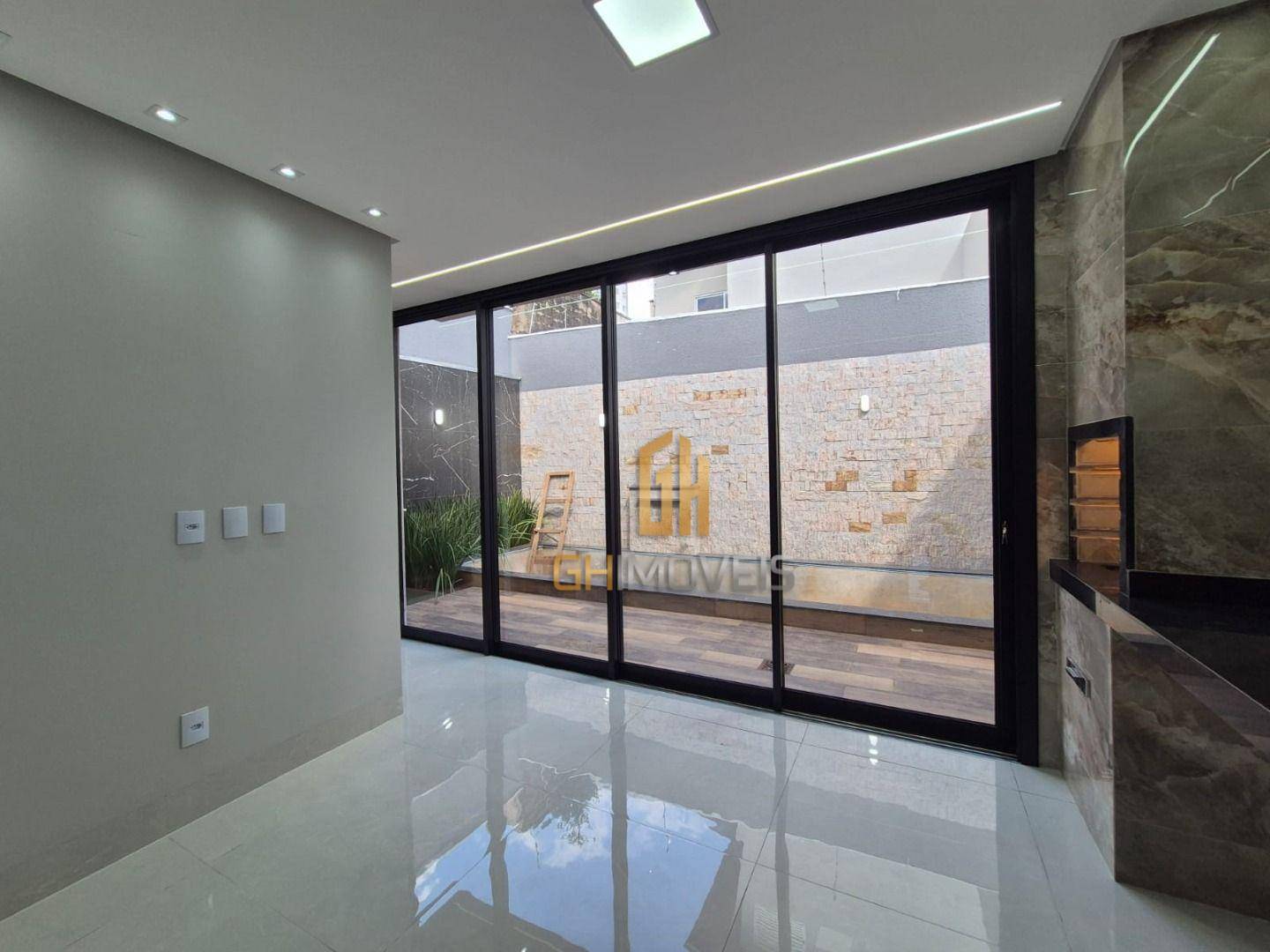 Casa à venda com 3 quartos, 147m² - Foto 1