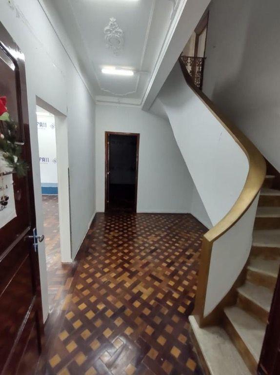 Casa à venda com 4 quartos, 500m² - Foto 2