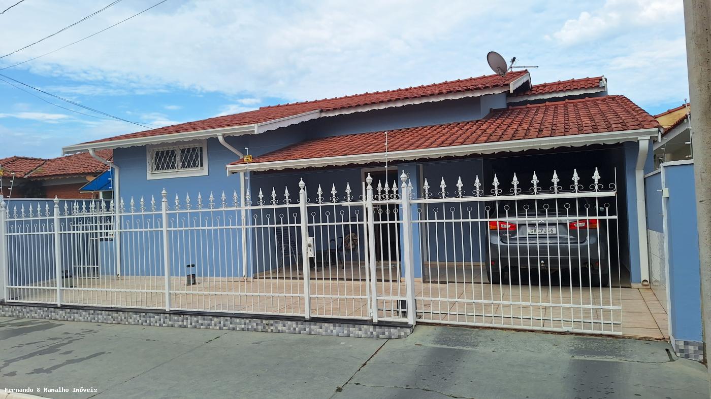 Casa para alugar com 3 quartos, 300m² - Foto 1