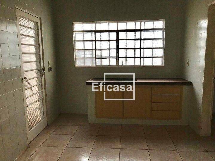 Casa à venda com 3 quartos, 195m² - Foto 7