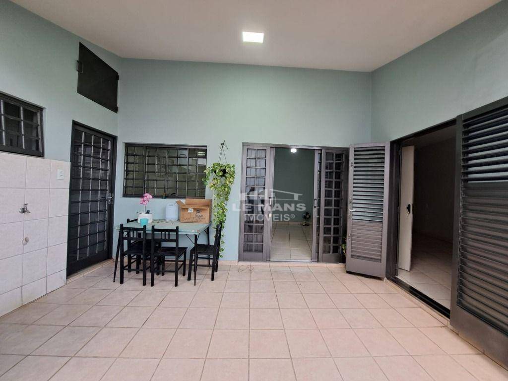 Casa à venda com 4 quartos, 250m² - Foto 16