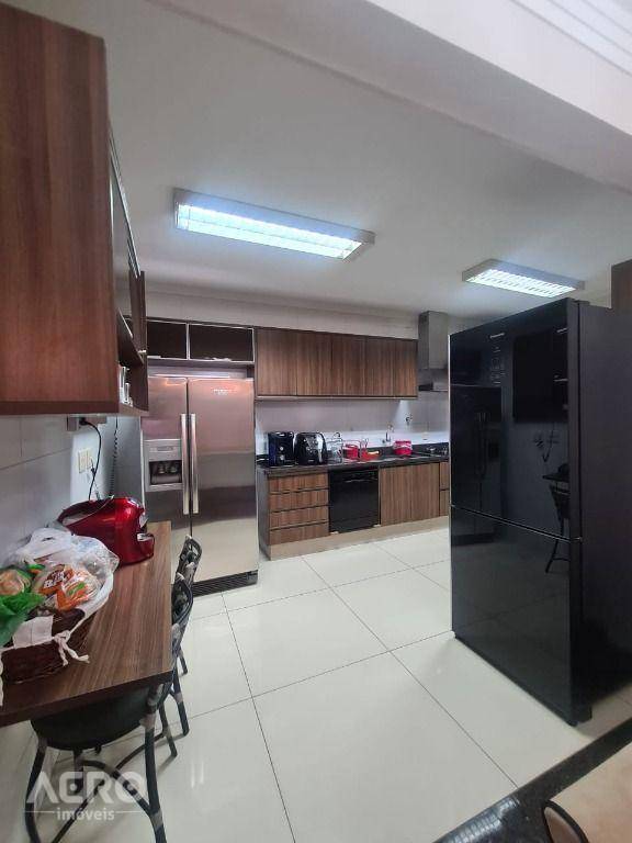 Apartamento à venda com 3 quartos, 140m² - Foto 25