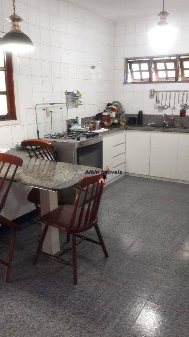 Casa à venda com 4 quartos, 300m² - Foto 15