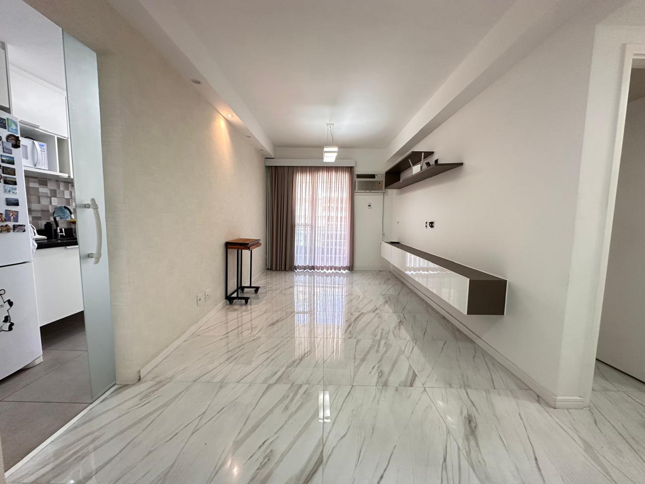 Apartamento à venda com 3 quartos, 93m² - Foto 2