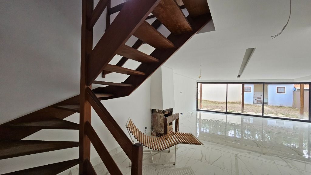 Casa de Condomínio à venda com 4 quartos, 270m² - Foto 3