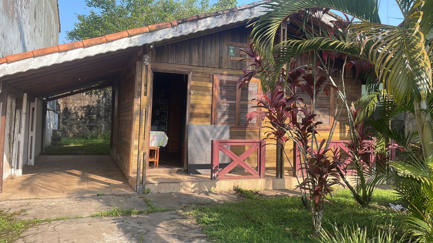 Casa à venda com 2 quartos, 250m² - Foto 1