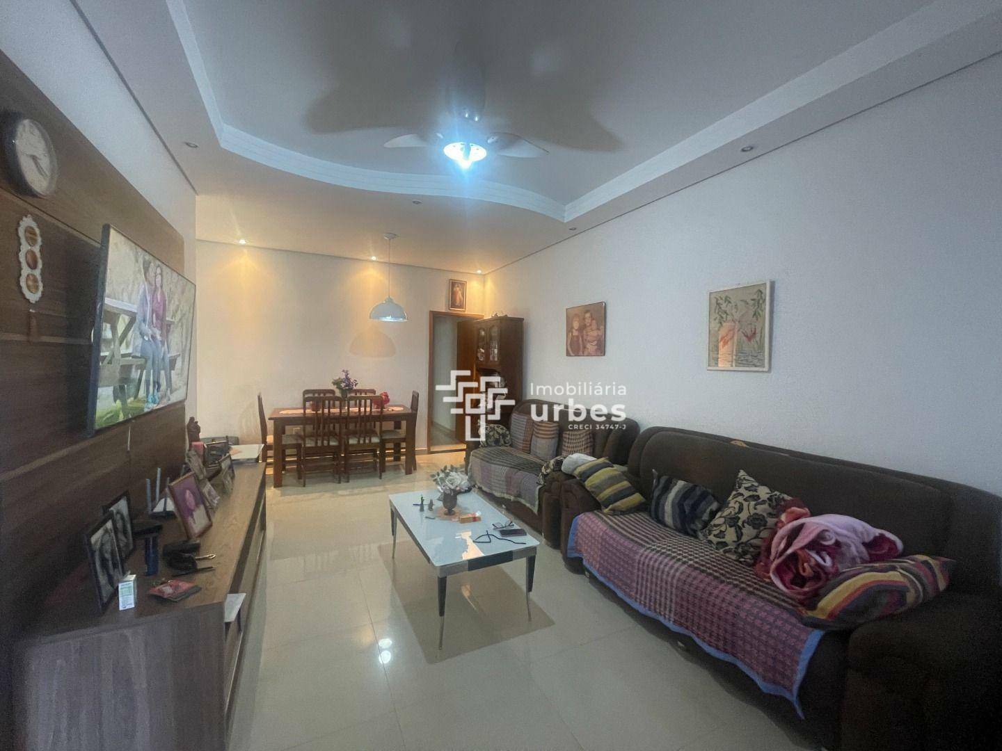 Casa à venda com 3 quartos, 95m² - Foto 1