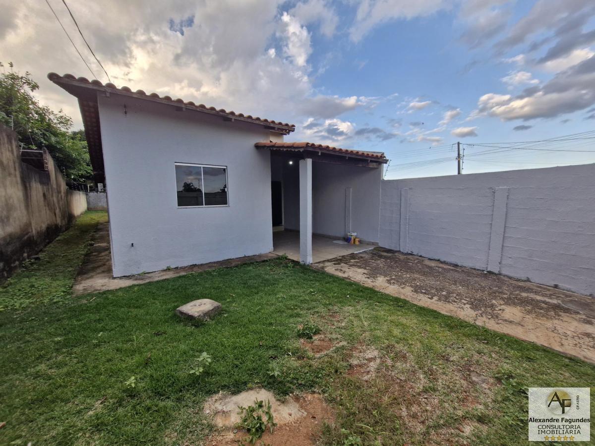 Casa à venda com 3 quartos, 60m² - Foto 4