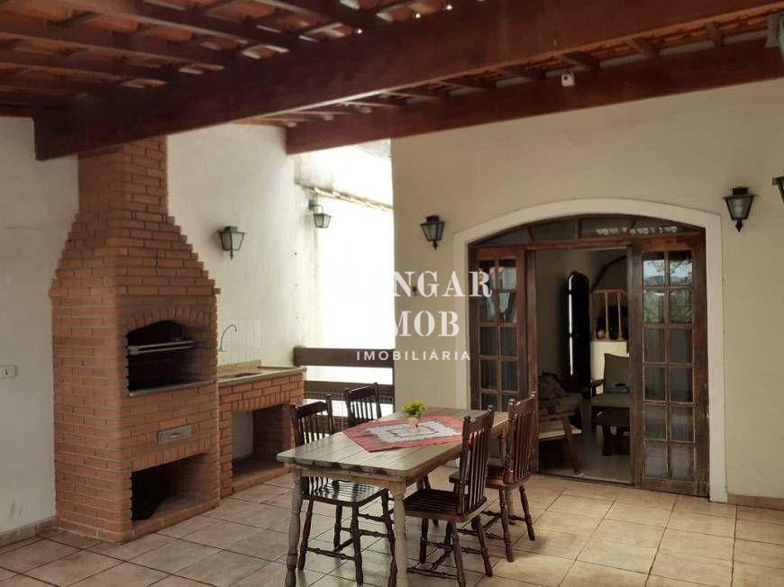 Casa à venda com 3 quartos, 154m² - Foto 1