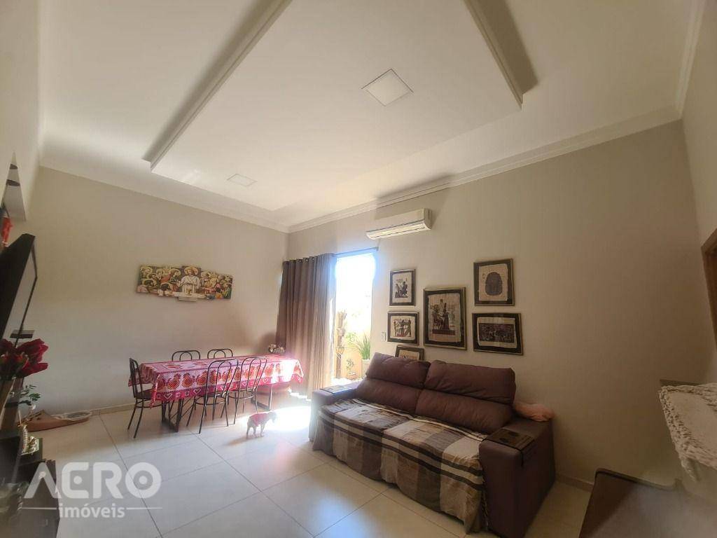 Casa à venda com 3 quartos, 120m² - Foto 1