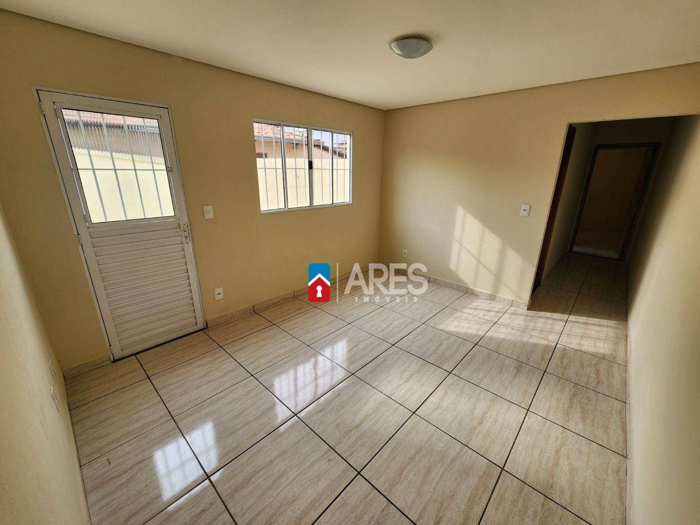 Casa para alugar com 3 quartos, 100m² - Foto 2